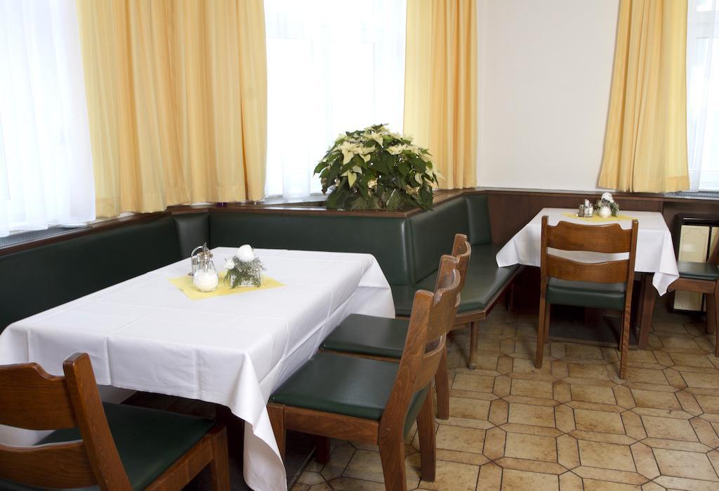 קורנויבורג Hotel Zur Sonne מראה חיצוני תמונה