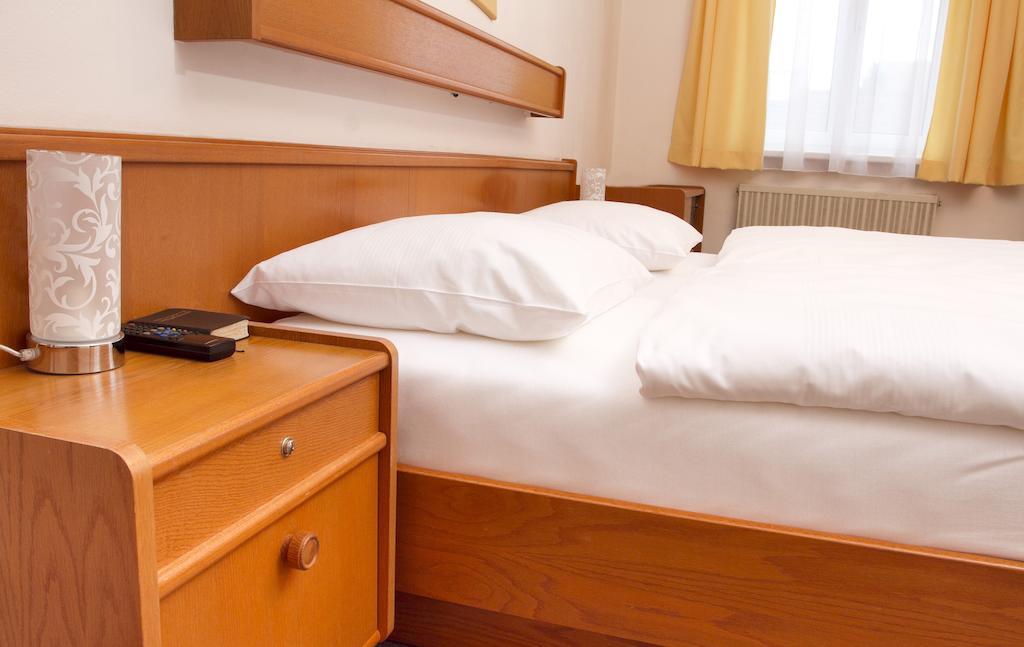 קורנויבורג Hotel Zur Sonne חדר תמונה